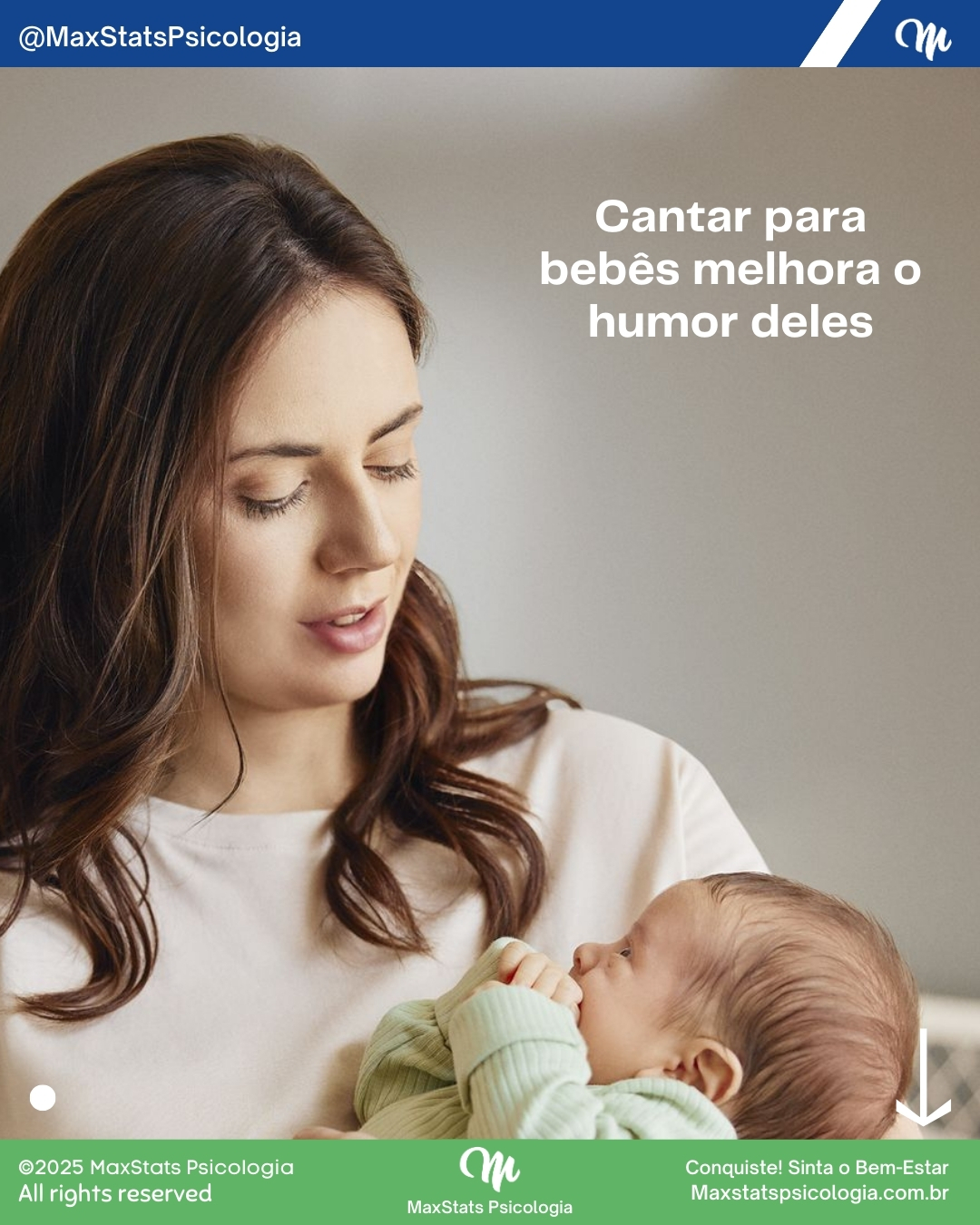 Mãe cantando para seu bebê no colo, ilustrando pesquisa que mostra como cantar melhora o humor infantil.