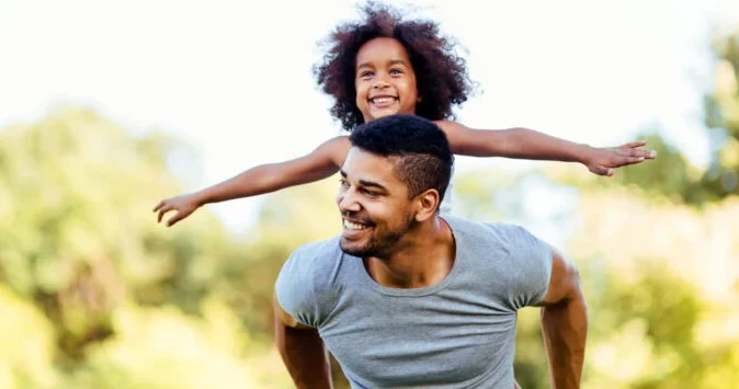 O vínculo precoce entre pai e filho prevê menor inflamação em crianças