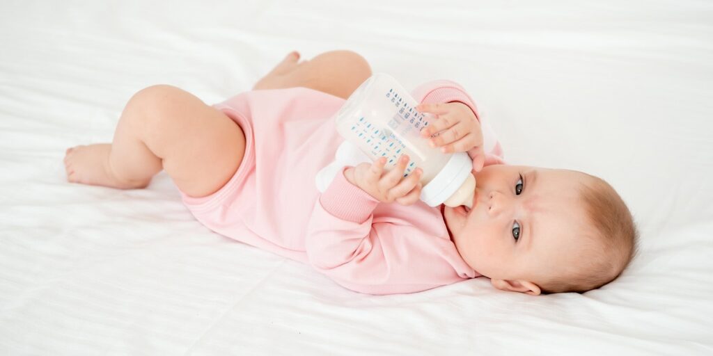 Infants fed to sleep at 2 months wake up more often at 6 months